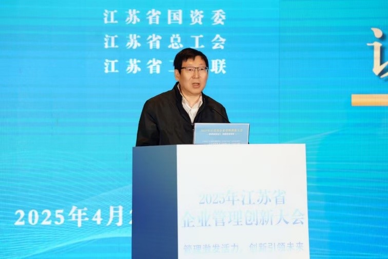 报道用图片10余雷讲话